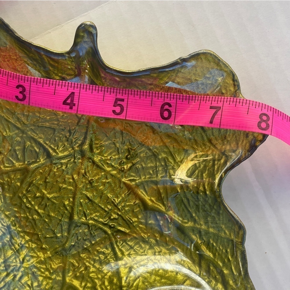 VINTAGE art glass green iridescent candy, nut, snack dish leaf shaped tray - Picture 9 of 10